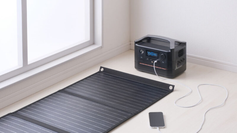 キャンプでのスポットクーラーとバッテリー、ソーラーパネルの使用と消費電力